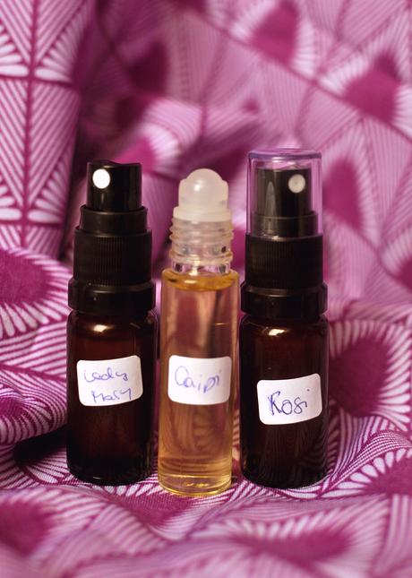 Einfaches Parfum herstellen aus ätherischen Ölen | Schwatz Katz