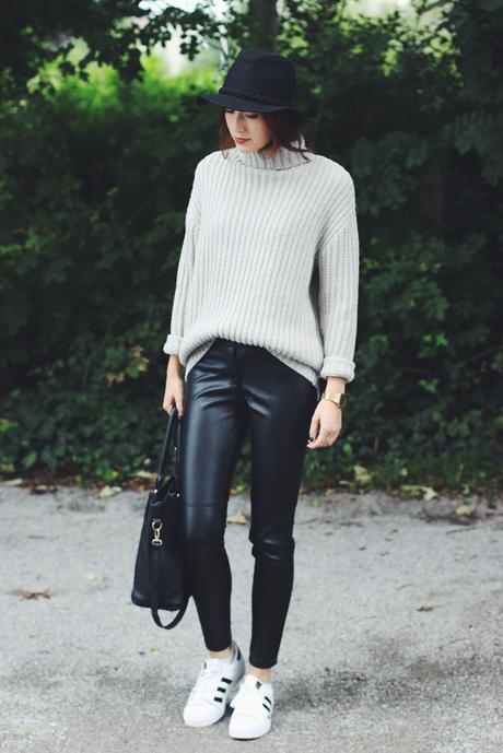 Blogtober 11. // OOTD: Sweater + Leather