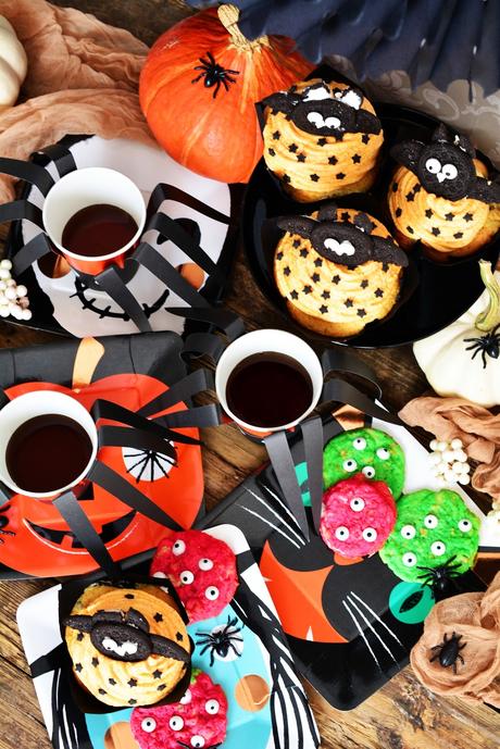Oreo Eulen Cupcakes mit Mango Frosting und Monster cookies - Halloween sweet table - 
