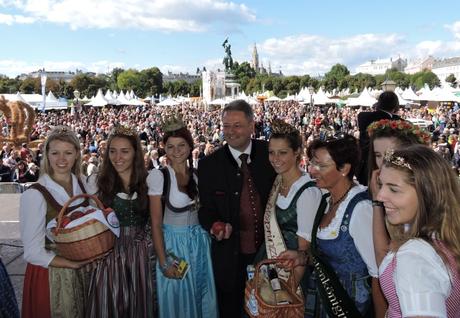 Erntedankfest in Wien auf dem Heldenplatz vor über 280 000 Besuchern