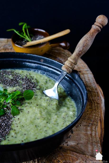 Vegane grüne Super-Suppe