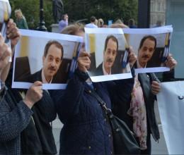 Dr. Mohammad Ali Tâheri wurde im Iran zum Tode verurteilt. Hier protestieren Menschenrechtsaktivisten in London dagegen.