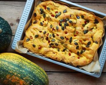 Herbstliche Kürbis-Focaccia oder zu Gast bei Backen macht Glücklich