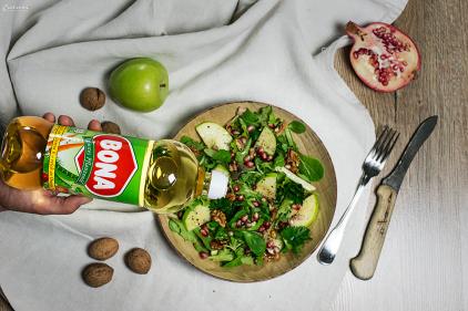 Granatapfel Salat mit Walnüssen & Honig-Senf-Dressing