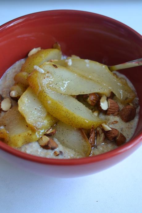 Porridge mit Ahornsirup-Karamellisierten Birnen und Vanille