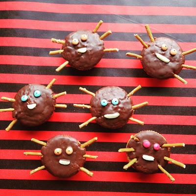 Spinnen-Muffins. (Schoko-Birnen-Muffins)