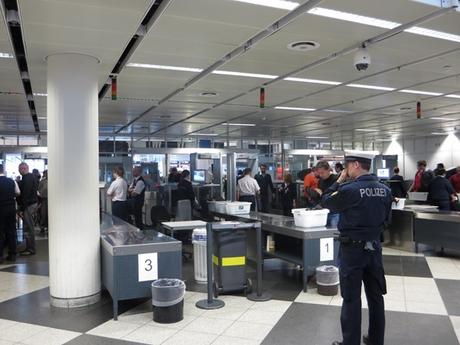 Sicherheitskontrolle-Flughafen