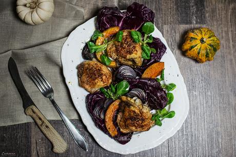 Hühnerkeulen mit Vogerlsalat, Raddicchio und Ofenkürbis