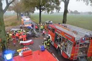Schwerer Verkehrsunfall Hesedorf - Feuerwehr im Einsatz