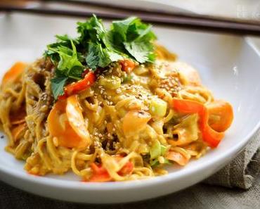 Asiatische Nudeln mit Erdnusssoße