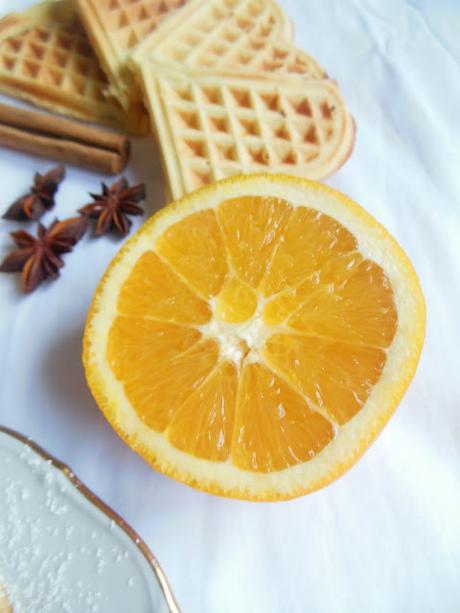 Wintergenuss: Zimt-Orangen-Waffel mit Schmandcrème