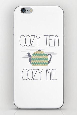 iPhone Hülle mit Cozy Tea Cosy Me Aufschrift als Tee Geschenk