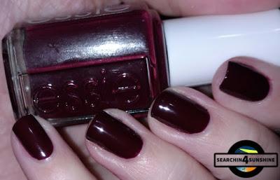 [Nails] Specialties mit essie 282 shearling darling & essence Come to Town 01 THE MOST WONDERFUL TREE & p2 SO GOLD