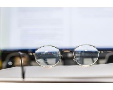 Klare-Sicht-ohne-Zweistärkenglas-Tag – der amerikanische Bifocals at the Monitor Liberation Day