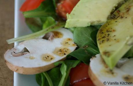 Ein toller Energielieferant: Avocado-Champignon-Salat