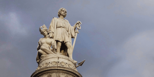 Ligurien: warum trägt der Kolumbus einen Bademantel?