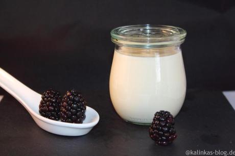 Weihnachtliches Panna Cotta mit Brombeeren