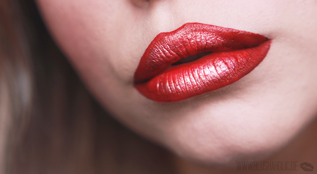 |Festive Looks| Rudolp-red Lips