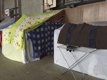 Zelten in der Turnhalle
