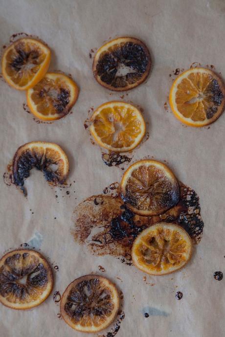 Lebkuchen Gugl mit karamelisierten Orangenscheiben