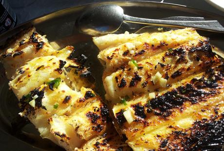 Bacalhau (Stockfisch) ist nicht Jedermanns Sache. Wir mögen diesen Fisch am liebsten, wenn er in Portugal vom Grill kommt.