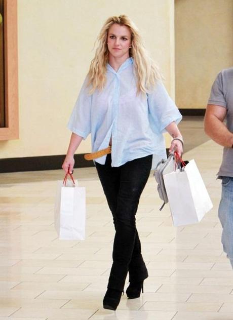 Pop star Britney Spears looks well put together and happy as she shops in a Calabasas, CA mall Anthropologie on October 8, 2010.  Fame Pictures, Inc