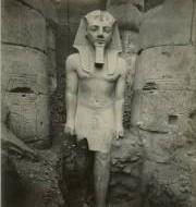 G. Lekegian, Luxor, Statue Ramses II vor 1890
