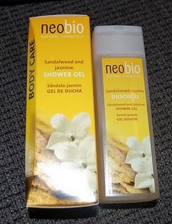 Synthetische Duft- und Farbstoffe sowie Tierversuche sind OUT, Naturkosmetik von NeoBio ist IN