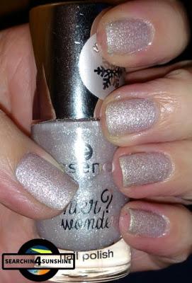 [Nails] Sunday Weihnachts Nails mit essence Winter? wonderful! 03 THE ICED & 10 do you hear the jingle bells?