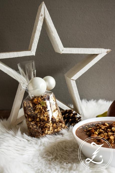 zu Weihnachten gesund frühstücken mit einer schokoladigen Smoothiebowl und Spekulatiusgranola | Zuckergewitter.de