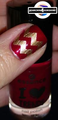 [Nails] Lackie in Farbe und ... bunt! GOLD mit essence 10 do you hear the jingle bells? & 13 rudolph's favorite