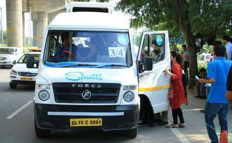 Carzapp insolvent, TaxiOS von Flywheel, Shuttl mit Minibussen für Indien