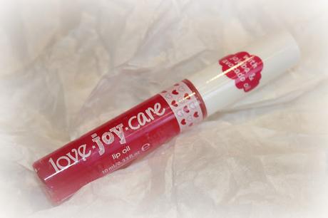 Nagelpflege mit love.joy.care Trende Edition von essence
