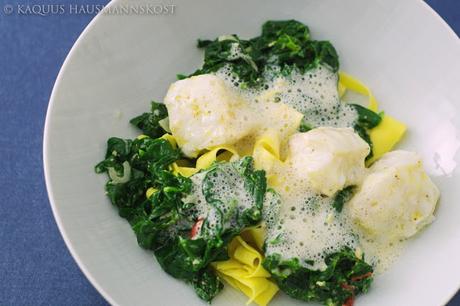 Seeteufel, Parmesansauce, Spinat und Pasta