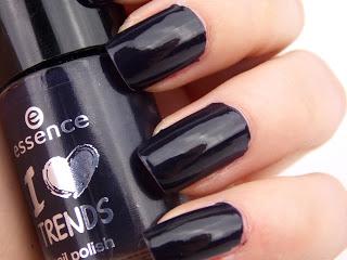 [NOTD] essence love Trends nail polish 