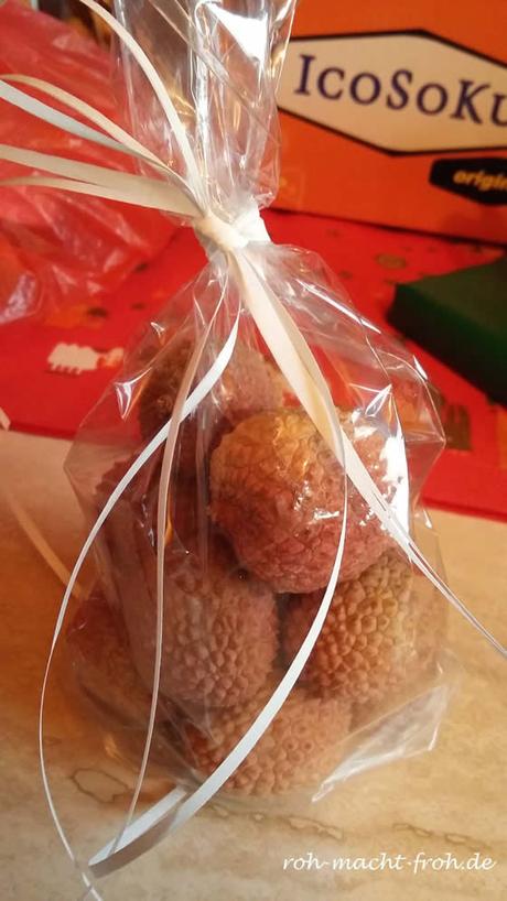 Lychees, liebevoll verpackt 