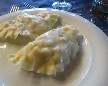 Ravioli mit Räucherlachs-Ricottafüllung und Limettenschaum