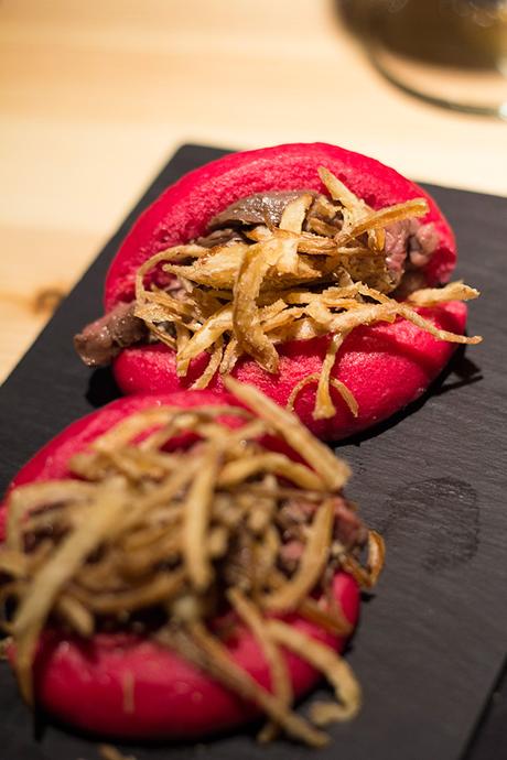 Pajarita - Pink bao buns with pulled pork and fried onions