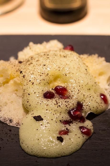 Pajarita - Spongy cheesecake with pomegranate seeds
