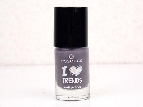 [NOTD] essence love Trends nail polish dear reindeer