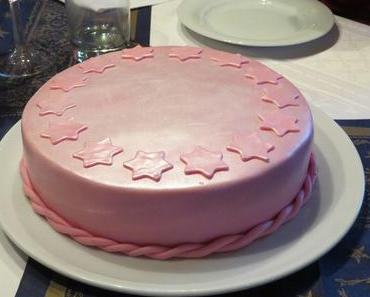 Schokoladen-Sauerkirsch-Schichttorte