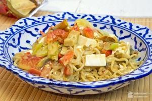 Curry-Nudeln mit Tofu (vegetarisch)
