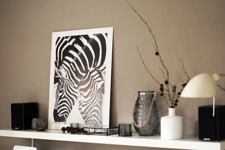 Blog + Fotografie by it's me! - Kooperation Posters - Print Zebras, ikea Regal Lack, Deko H & M und familiy