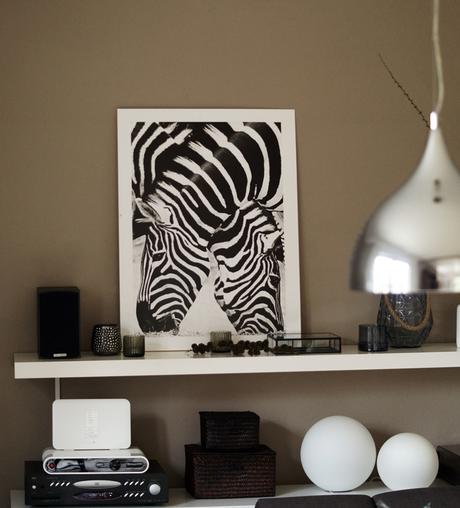 Blog + Fotografie by it's me! - Kooperation Posters - Poster von Zebras und dekoriertes Regal