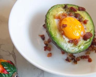 Frühstücksgewohnheiten – Avocado mit Ei
