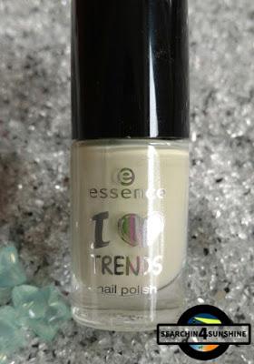 [Nails] Specialties mit essence 02 made with love & 05 meet me at the chimney