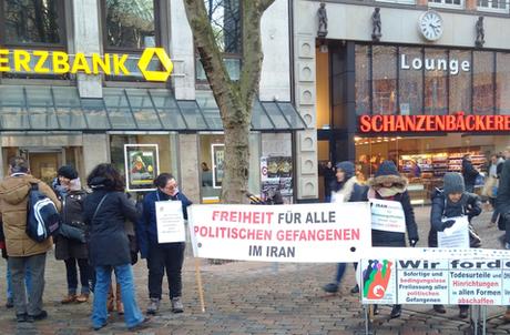 Die treuen Kämpfer für Menschenrechte auf dem Ida-Ehre-Platz in Hamburg
