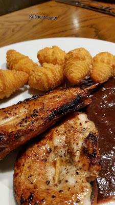 Hähnchen-Saltimbocca mit Pflaumen-Rotweinsoße