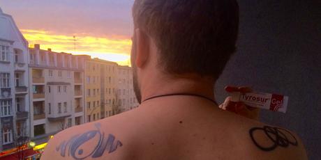 Berlinspiriert-Lifestyle-Tattoopflege-mit-Tyrosur-Wundheilgel-header