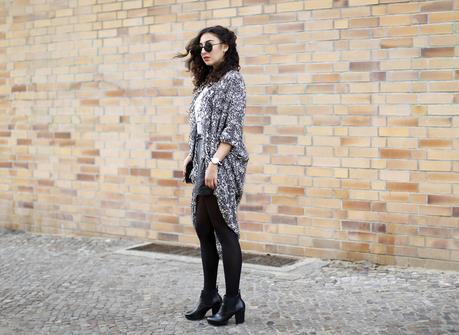 esprit long cardigan outfit black and white look black leather skirt streetstyle berlin look motto shirt blogger samieze fashionblogger lookbook RED instagram outfit